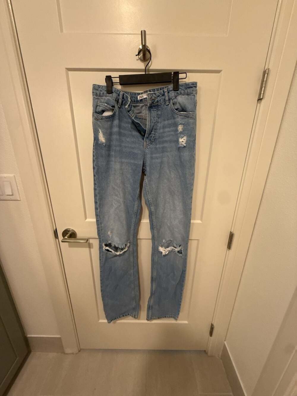 Zara Distressed Light Wash Denim Jeans Size USA 6